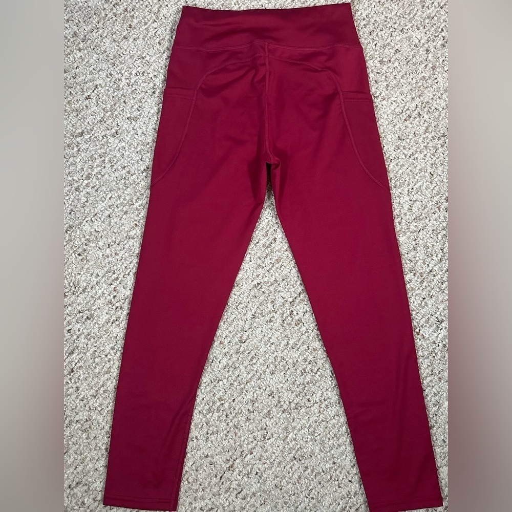 True Feat cropped leggings Deep Red Size Medium - Picture 7 of 8
